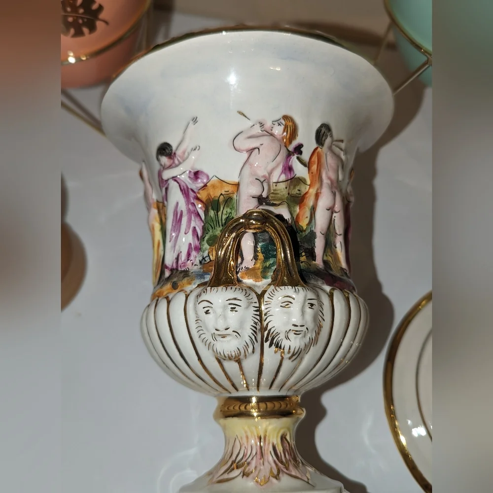 RARE Capodimonte Keramos Hand Painted Italian Porcelain Urn w/ Lid - Picture 8 of 13